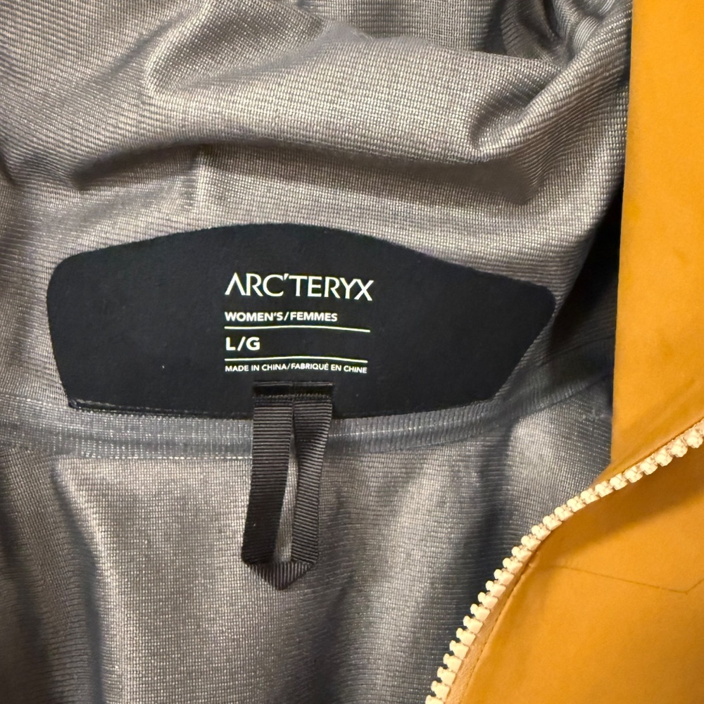 Arc’teryx Women’s Sentinel Jacket - Picture 2 of 5